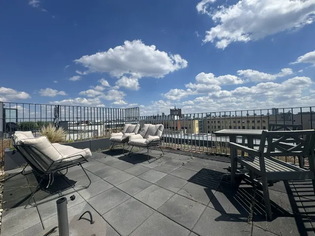 Luxuriöse Neubauwohnung mit großer Dachterrasse in Mitte — photo 1